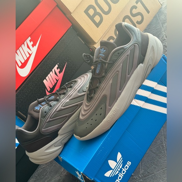 ADIDAS ORIGINALS MEN OZELIA GREY/BLACK. SIZE 13. BRAND NEW IN THE BOX. - Picture 3 of 5